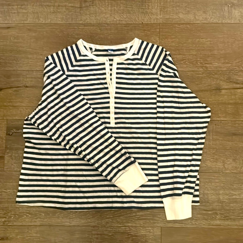 Women’s Old Navy size 2X long sleeve Henley